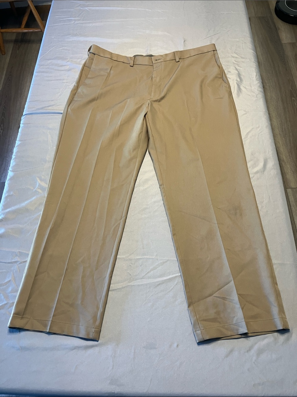 Haggar Men's Khaki Chinos - Light Tan